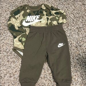 Nike Kids Olive Camo Sweatpants Set